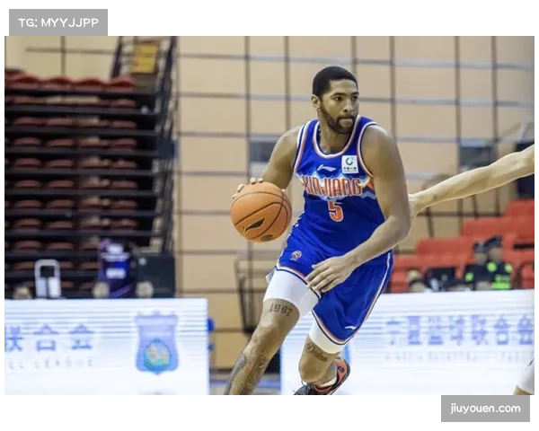 新疆伊力王篮板压制战术见效 劳森13篮板冠绝联盟